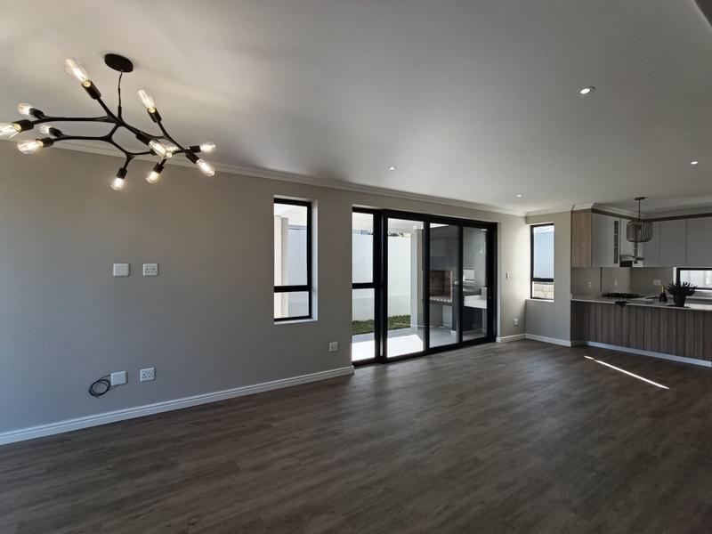3 Bedroom Property for Sale in Kraaibosch Park Western Cape